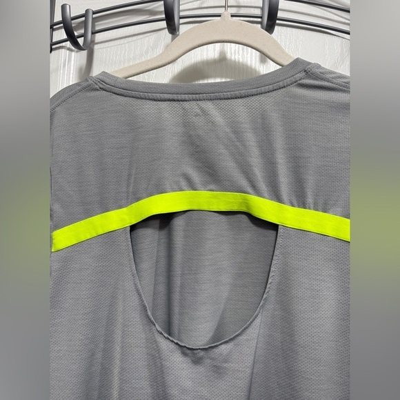 Athleta Shirt Open Back Breathable Stretch Womens S Gray Athleisure Casual EUC - Picture 4 of 16
